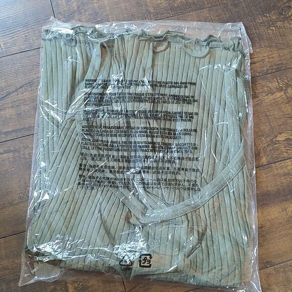 Old Navy Fitted Cropped Rib-Knit Cami Top For Women - Picture 3 of 5